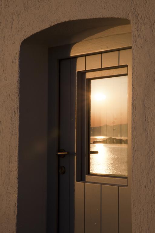 Traditional Waterfront House Mandrakia Rum bild
